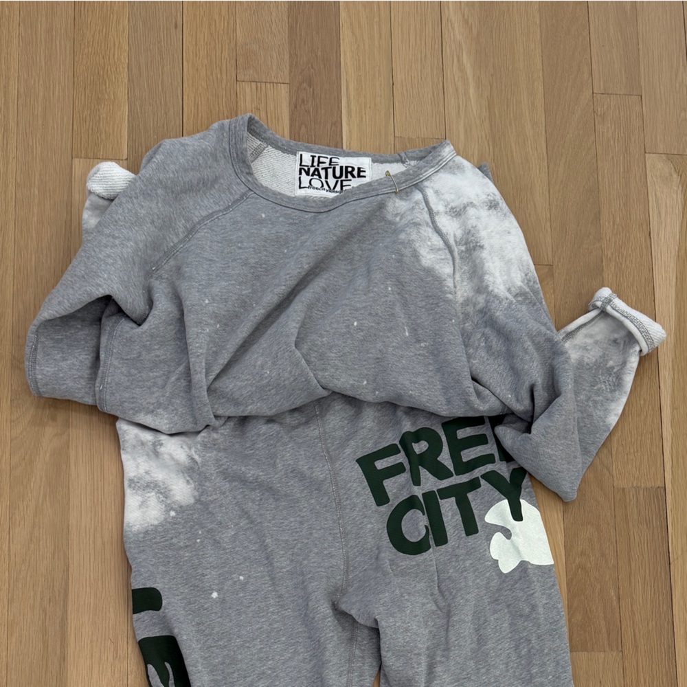 FREECITY Artists Wanted bleachout sweatshirt - Picture 4 of 4